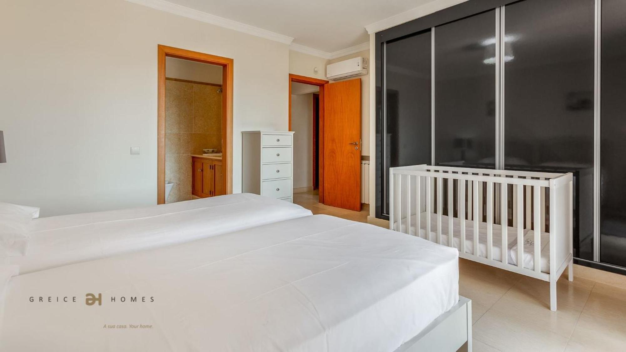 Luxuosa Moradia V5 Em Quarteira - Greice Homes المظهر الخارجي الصورة